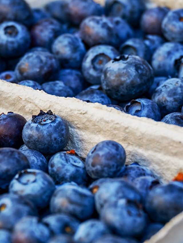 How many calories does 1 tbsp dry blueberries have