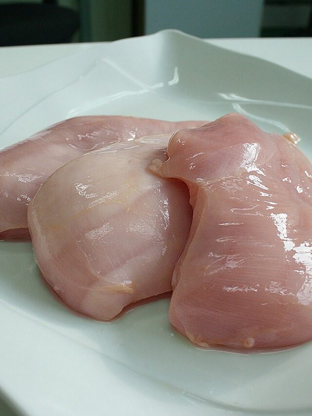 Small chicken breast: calorie content and nutritional benefits